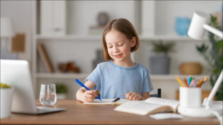 Режим дня дитини в онлайн-школі: як організувати комфортне навчання вдома (2025) 1 Режим дня дитини в онлайн-школі